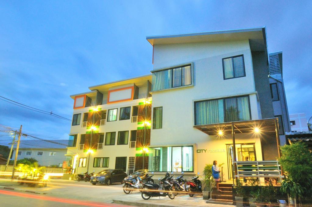 City Ratsada Lampang Kültér fotó